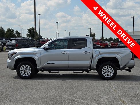 Used 2024 Toyota Tacoma SR5 AWD/4WD image 3