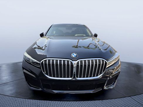 Used 2021 BMW 750i xDrive w/ M Sport Package AWD/4WD image 2