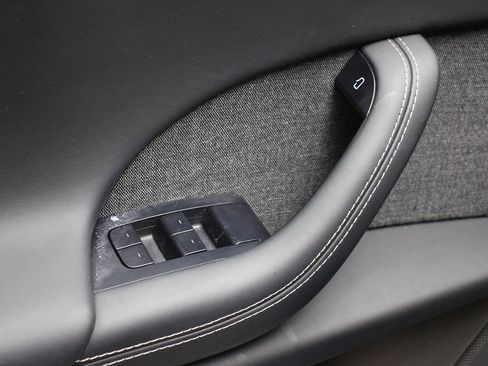 Used 2022 Tesla Model X image 46