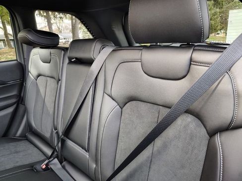 New 2025 Jeep Grand Cherokee Altitude image 5