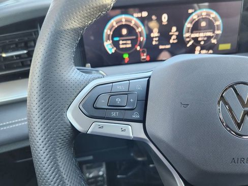 New 2026 Volkswagen Tiguan SE R-Line image 17