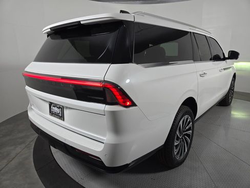 New 2026 Lincoln Navigator L Black Label AWD/4WD image 4