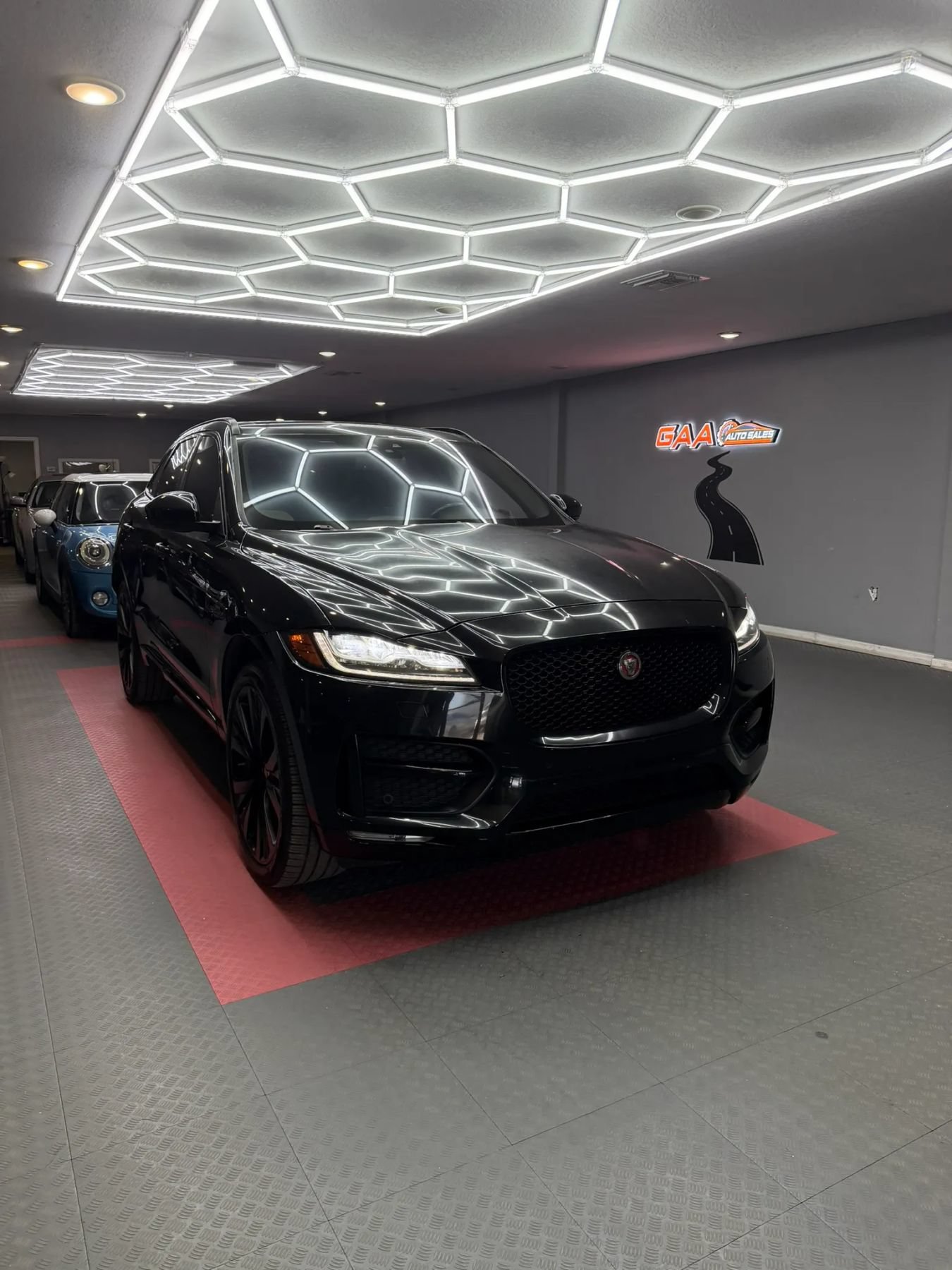 Used 2018 Jaguar F-PACE R-Sport AWD/4WD image 1