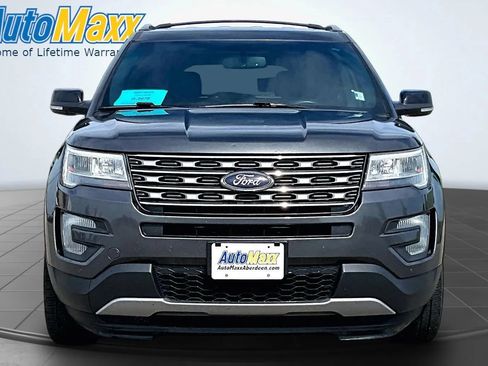 Used 2017 Ford Explorer XLT w/ Equipment Group 202A AWD/4WD image 2