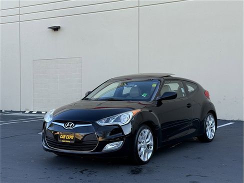 Used 2013 Hyundai Veloster w/ Style Pkg image 3