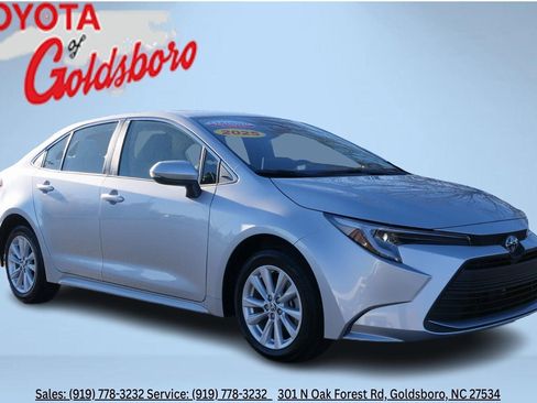 Used 2025 Toyota Corolla XLE image 1