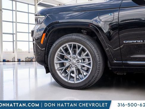 Used 2022 Jeep Grand Cherokee Summit AWD/4WD image 42