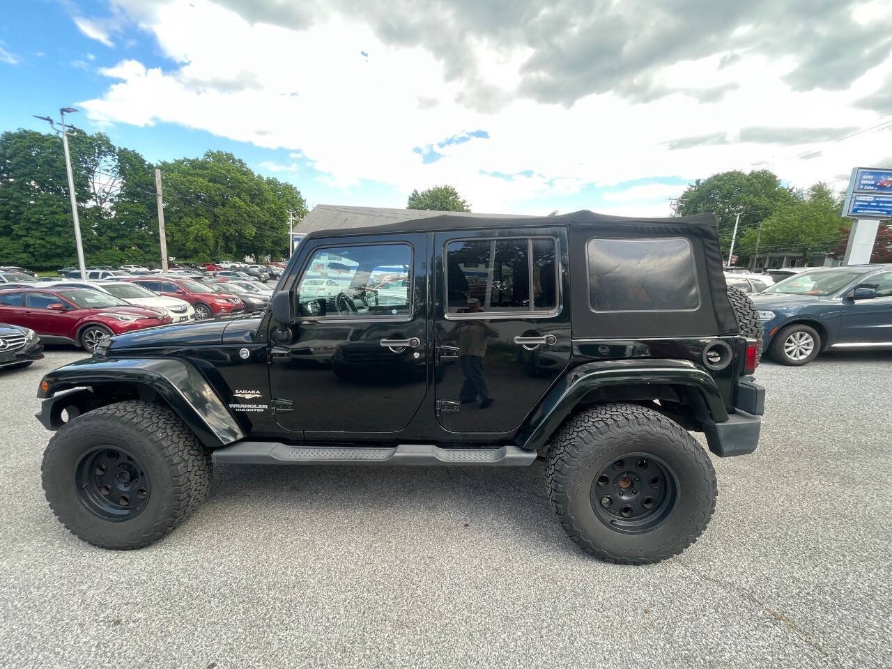 Used 2012 Jeep Wrangler Unlimited Sahara w/ Dual Top Group AWD/4WD image 9