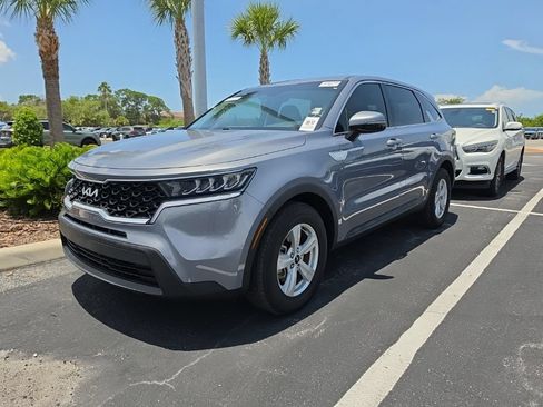 Used 2023 Kia Sorento LX FWD image 8