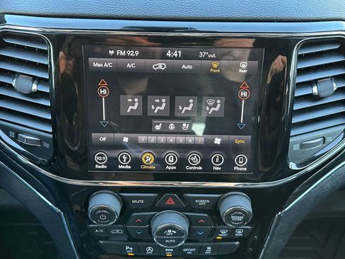 Used 2019 Jeep Grand Cherokee Limited w/ Luxury Group II AWD/4WD image 28