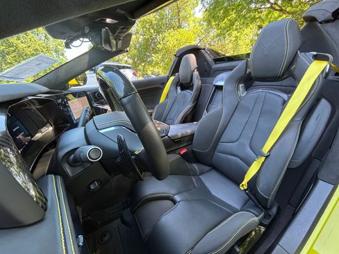Used 2024 Chevrolet Corvette Z06 RWD image 32