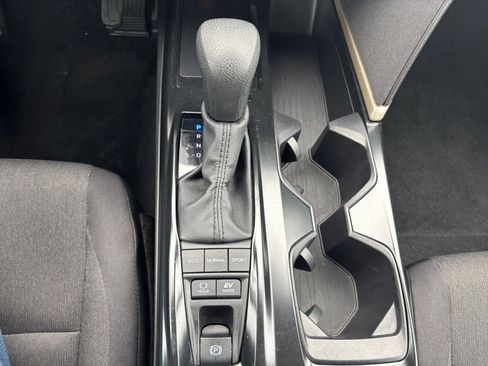 Used 2025 Toyota Camry LE image 40