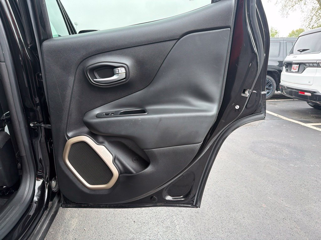 Used 2015 Jeep Renegade Limited AWD/4WD image 38