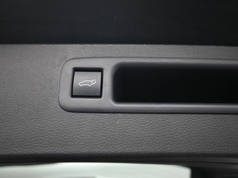 Used 2023 Toyota Highlander XLE image 37