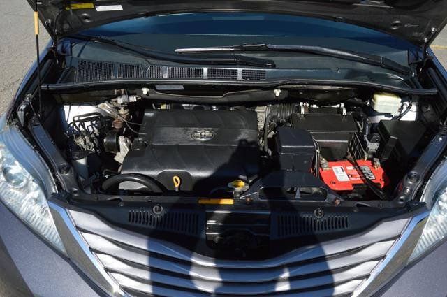Used 2015 Toyota Sienna XLE Premium AWD/4WD image 39