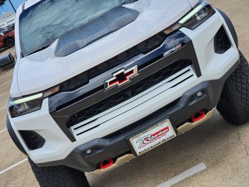 Used 2024 Chevrolet Colorado ZR2 w/ Technology Package AWD/4WD image 14