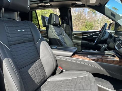 Used 2023 Cadillac Escalade Sport Platinum w/ LPO, ONYX Package AWD/4WD image 15