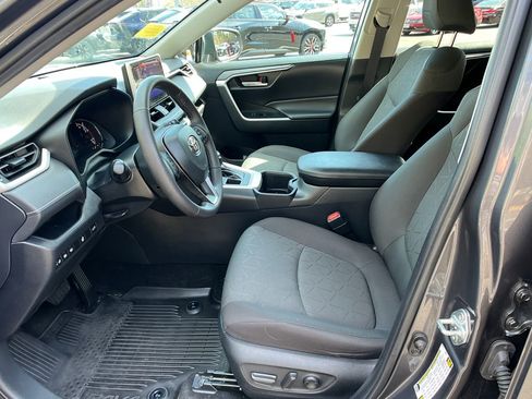 Used 2023 Toyota RAV4 XLE w/ Convenience Package image 9