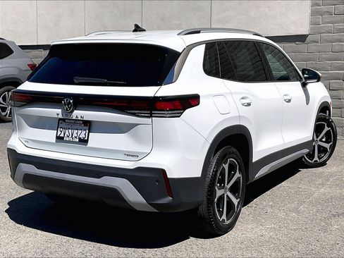 Certified 2025 Volkswagen Tiguan SE AWD/4WD image 12