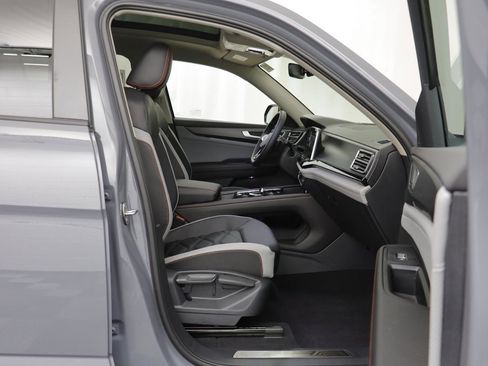 New 2026 Volkswagen Atlas Peak Edition image 18