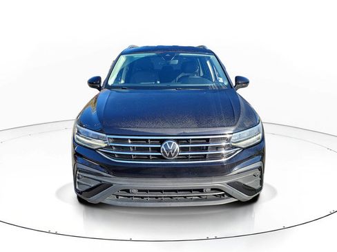 Used 2022 Volkswagen Tiguan SE image 2