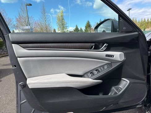 Used 2018 Honda Accord Touring image 20
