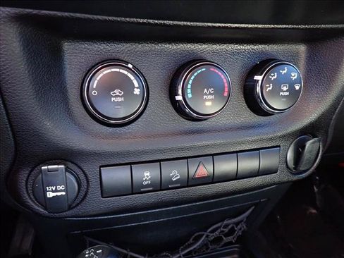 Used 2018 Jeep Wrangler Unlimited Sport w/ Connectivity Group AWD/4WD image 17