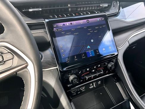 Used 2023 Jeep Grand Cherokee L Limited w/ Luxury Tech Group II image 18