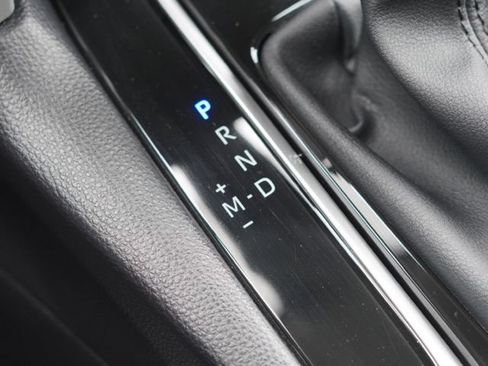 Used 2025 Toyota Corolla Cross XLE w/ Convenience Package FWD image 34