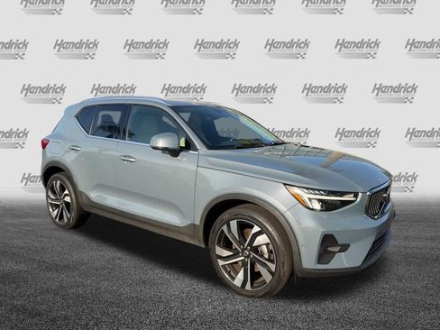 Used 2023 Volvo XC40 B5 Plus w/ Protection Package Premier AWD/4WD image 2