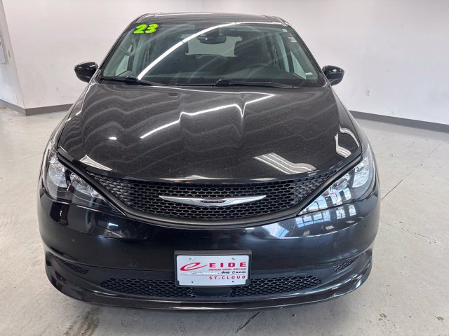Used 2023 Chrysler Voyager LX FWD image 5