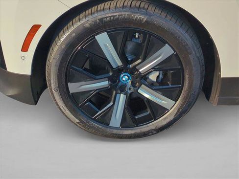 Certified 2023 BMW iX xDrive50 w/ Premium Package AWD/4WD image 25