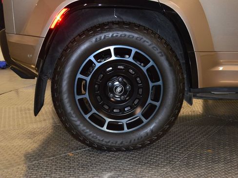 Certified 2025 Land Rover Defender 110 AWD/4WD image 15