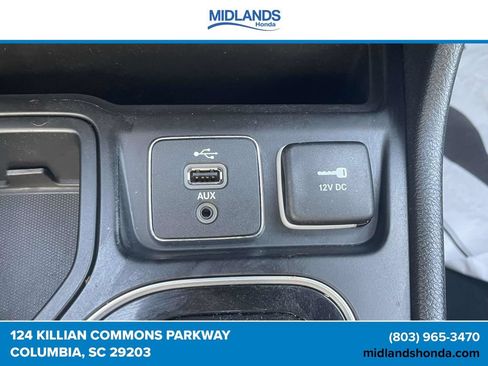 Used 2019 Jeep Cherokee Limited FWD image 29