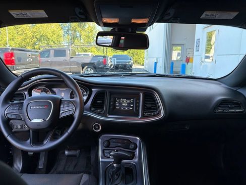 Used 2015 Dodge Challenger SXT RWD image 18