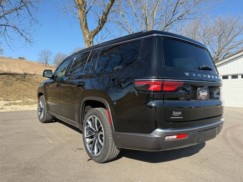 Used 2022 Jeep Wagoneer Series III w/ Premium Group I image 7