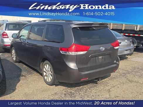 Used 2012 Toyota Sienna LE w/ Towing Pkg AWD/4WD image 6
