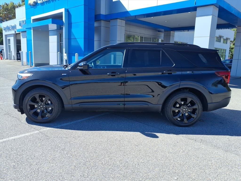 Used 2023 Ford Explorer ST-Line w/ Class IV Trailer Tow Package RWD image 7