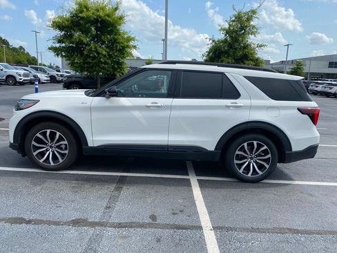 Used 2025 Ford Explorer ST-Line RWD image 4