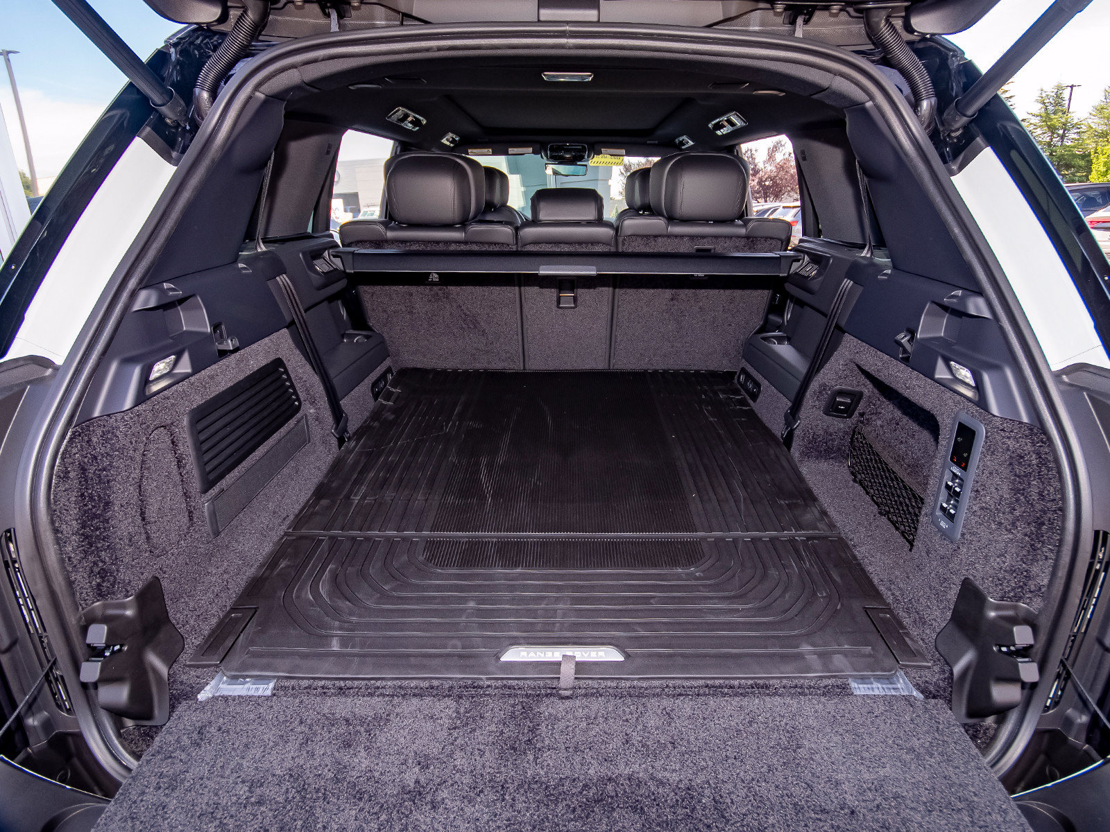 New 2026 Land Rover Range Rover Long Wheelbase Autobiography AWD/4WD image 52