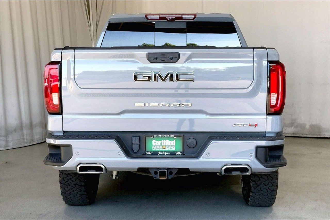 Used 2024 GMC Sierra 1500 AT4 w/ Technology Package AWD/4WD image 4