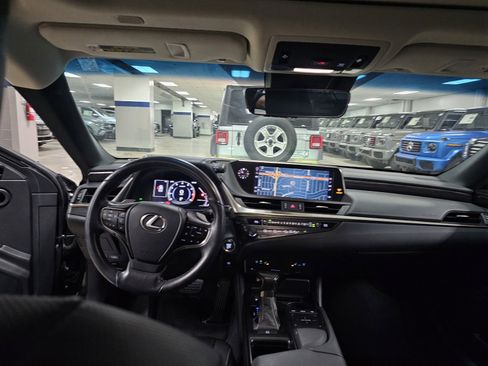 Used 2020 Lexus ES 350 w/ Premium Package image 9