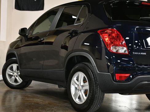 Used 2021 Chevrolet Trax LS w/ Tint and Cruise Package image 55