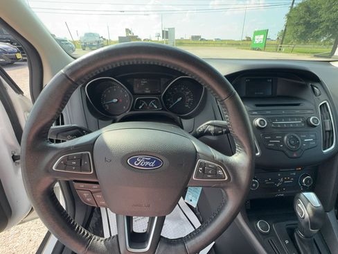 Used 2016 Ford Focus SE w/ Equipment Group 201A image 9