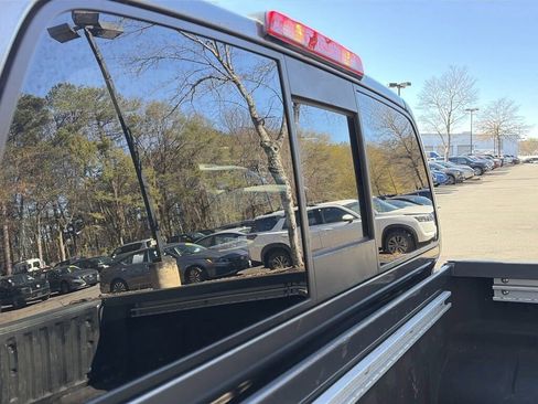 Used 2021 Nissan Frontier SV image 10