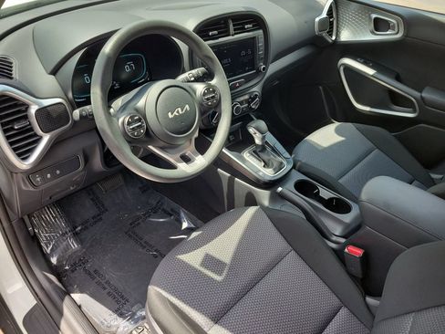 Used 2025 Kia Soul LX FWD image 19