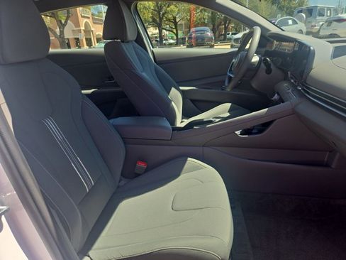 Used 2024 Hyundai Elantra SEL image 21