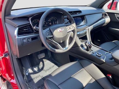 New 2025 Cadillac XT6 Luxury image 9