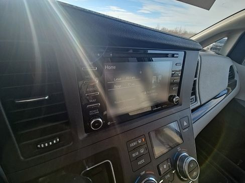 Used 2020 Toyota Sienna XLE image 31