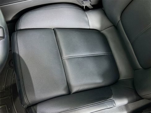 Certified 2023 Porsche Macan S image 22